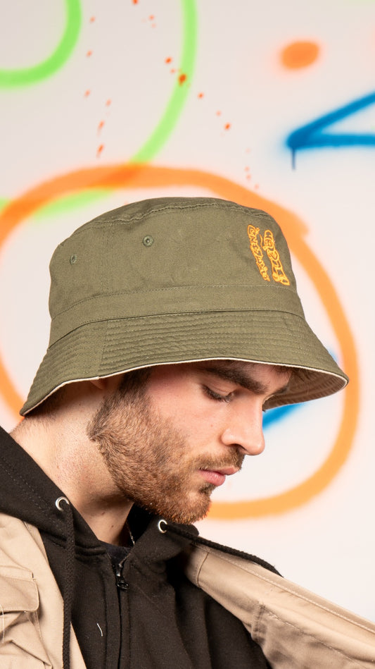 Qravers embroidered bucket hat green