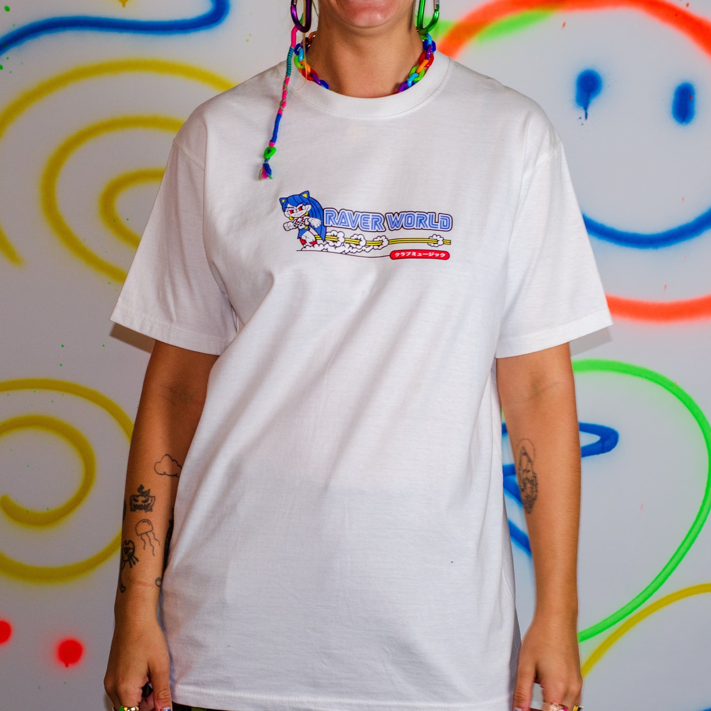Raver World Kurzarm-T-Shirt mit Vorder- und Rückseitendruck in Weiß