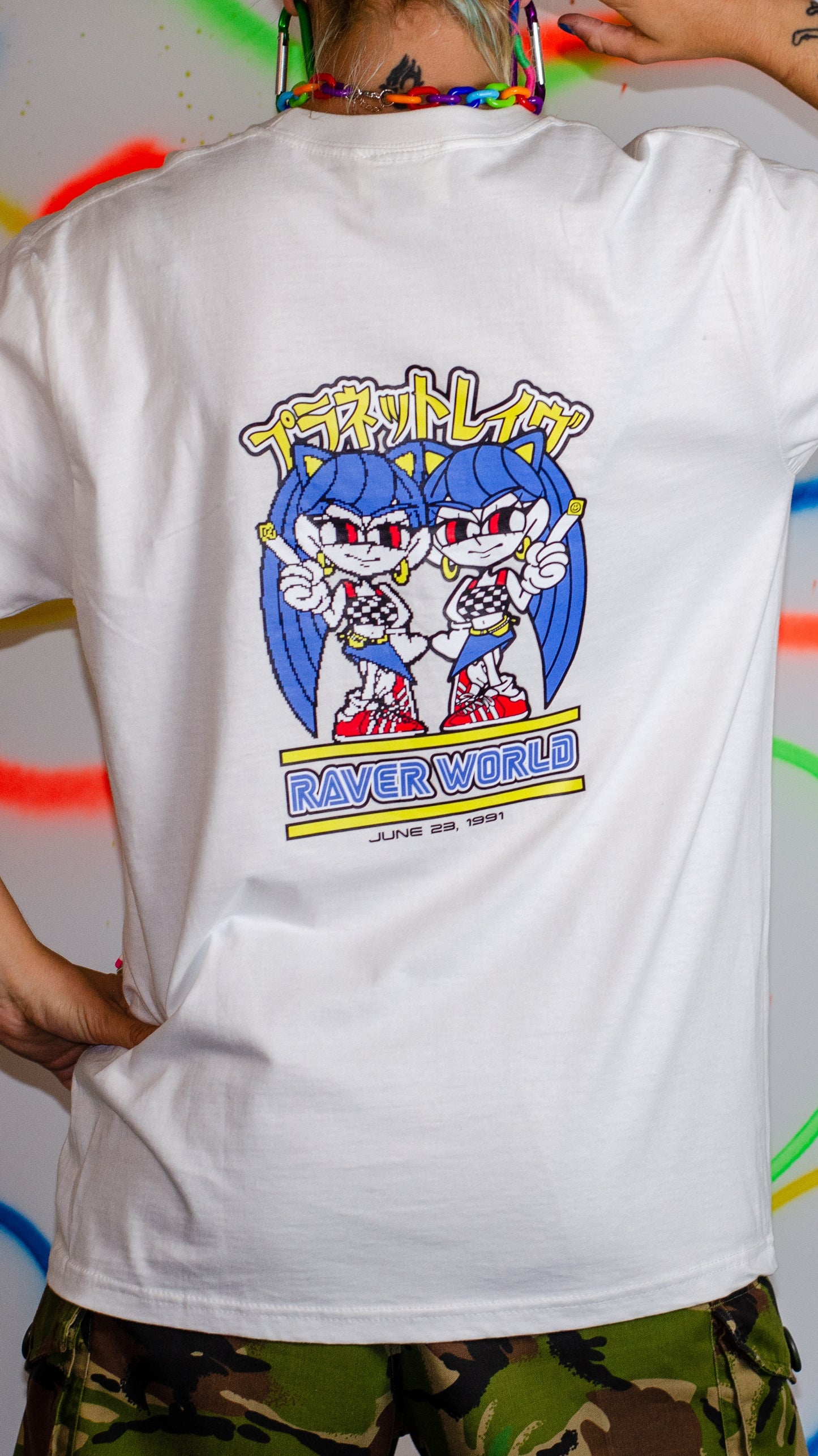 Raver World Kurzarm-T-Shirt mit Vorder- und Rückseitendruck in Weiß