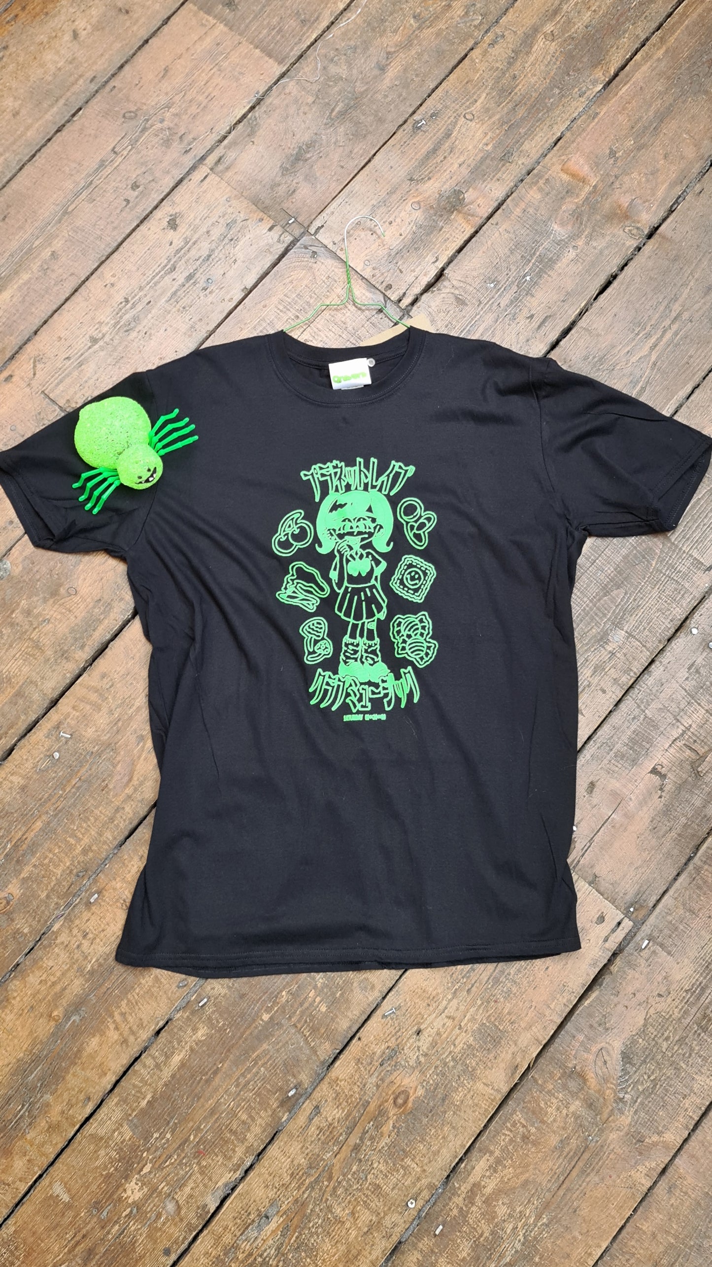 Planet Rave Japan Grünes Kurzarm-T-Shirt Schwarz