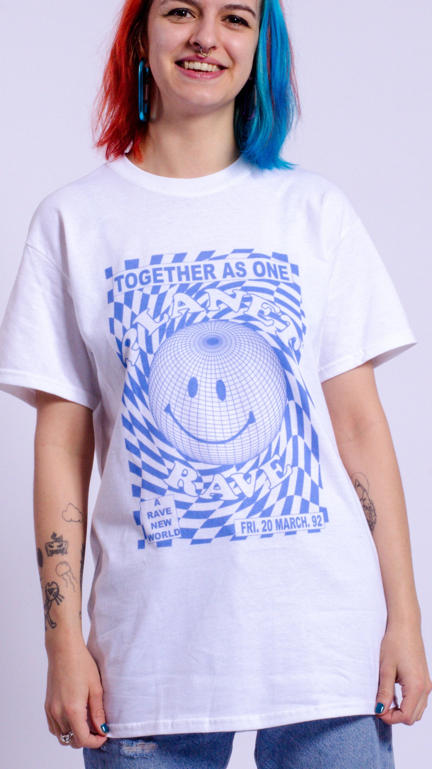 Planet Rave Blaues Kurzarm-T-Shirt Weiß