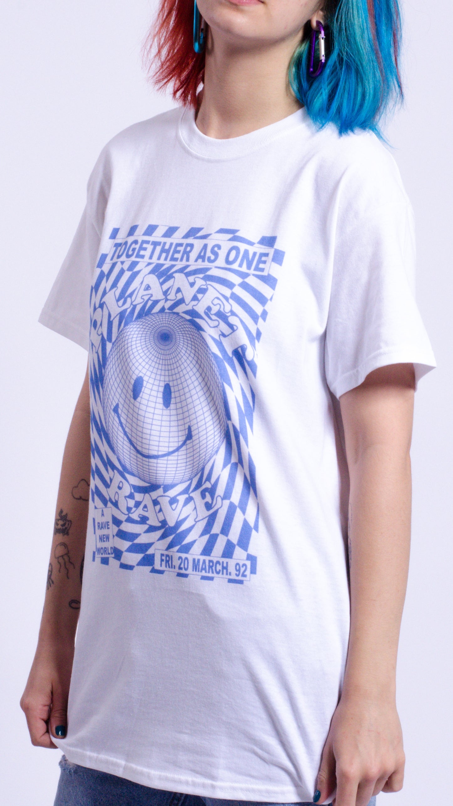 Planet Rave Blaues Kurzarm-T-Shirt Weiß