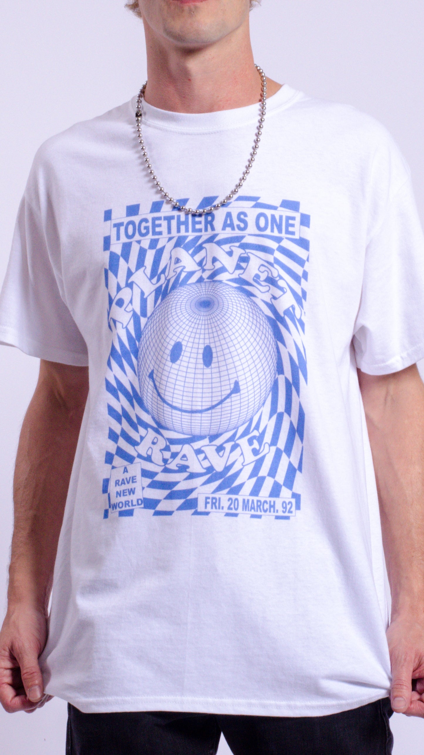 Planet Rave Blaues Kurzarm-T-Shirt Weiß