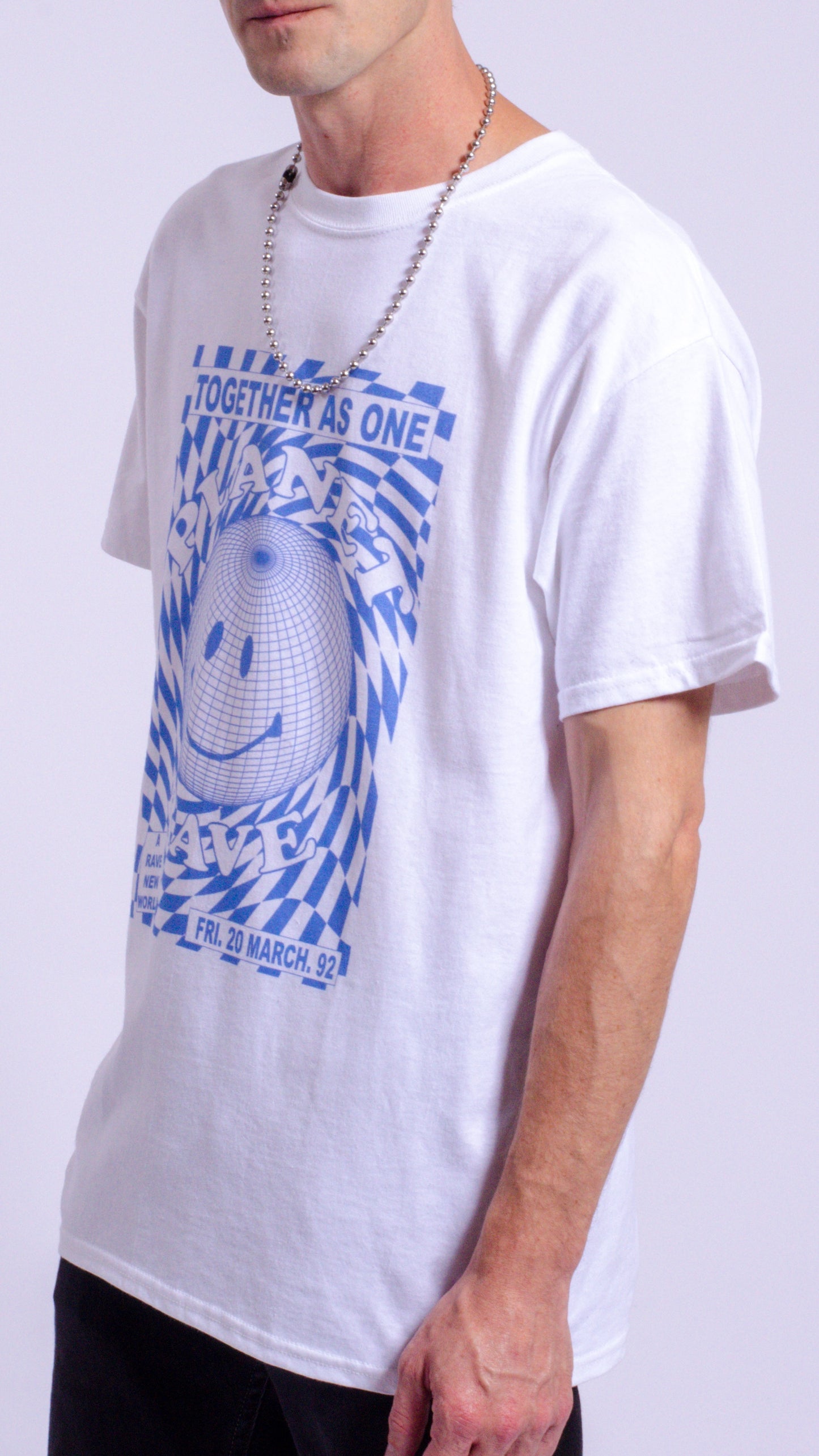 Planet Rave Blaues Kurzarm-T-Shirt Weiß