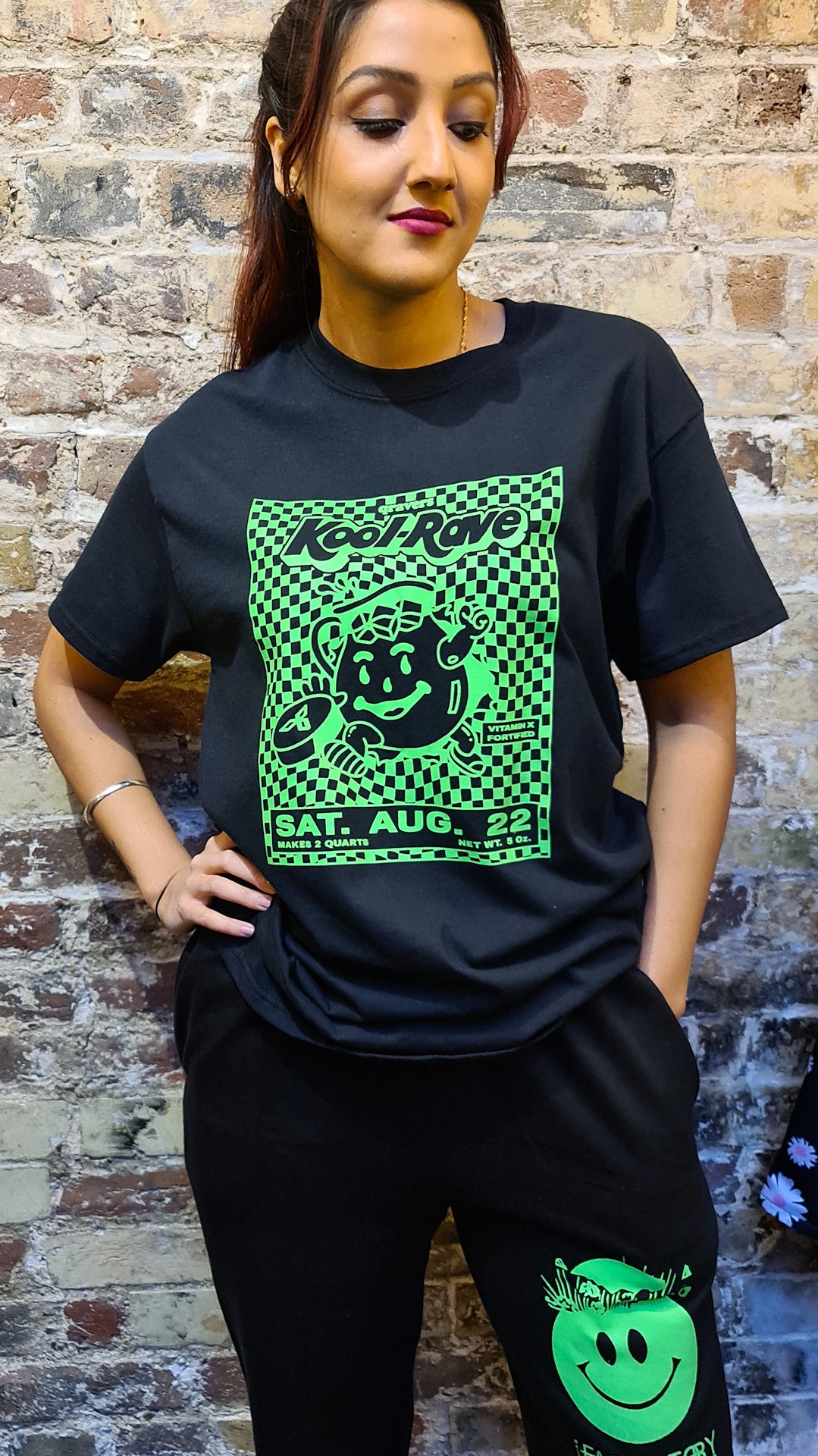 Kool-Rave Grünes Kurzarm-T-Shirt in Schwarz