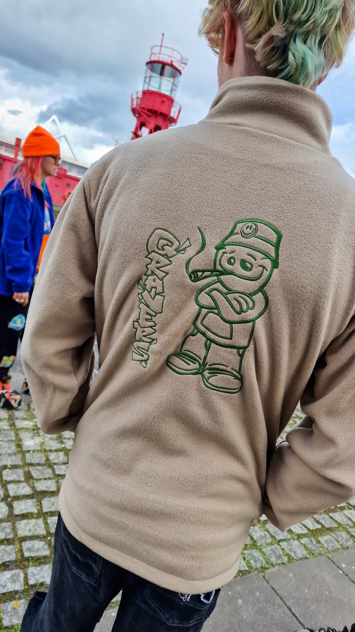 Qravers Man Geborduurd Fleecejack Beige Groen