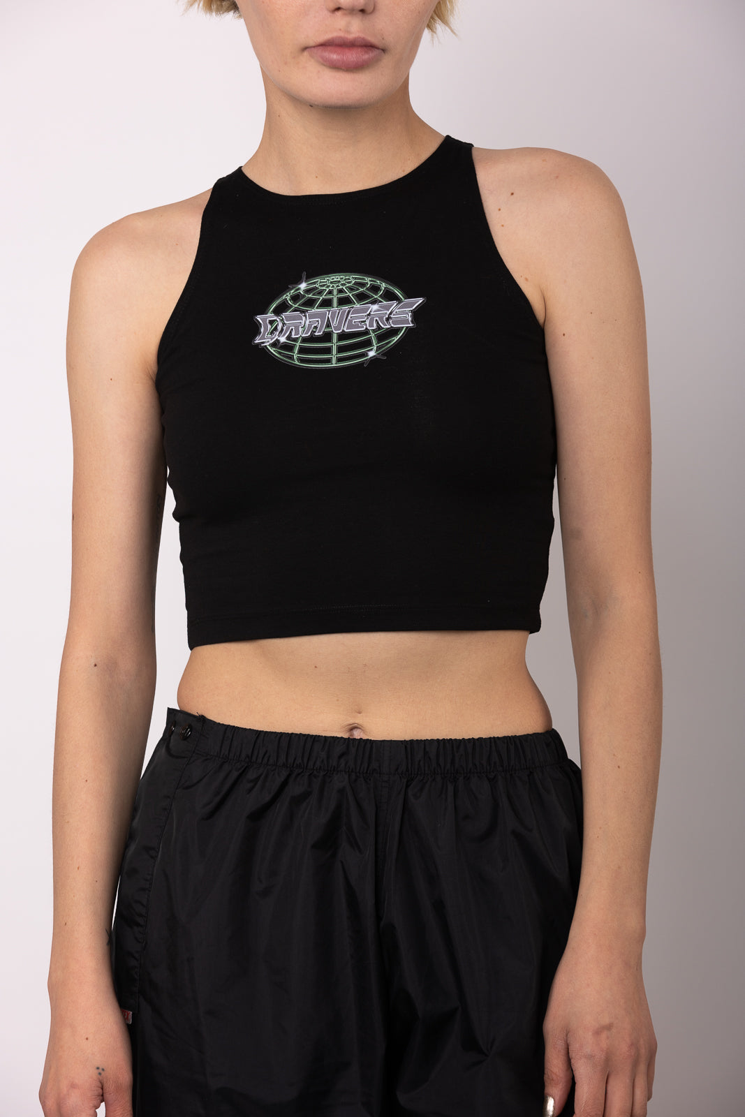 Qravers Chrome Globe Cropped Logo Vest Zwart